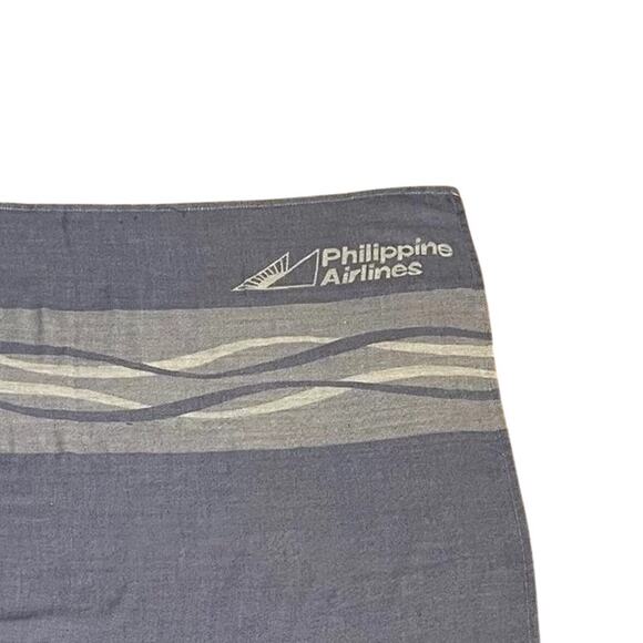 PHILIPPINO AIRLINES Economy 40 x 70 in. 100% Polyester Blanket Sealed - Picture 2 of 4